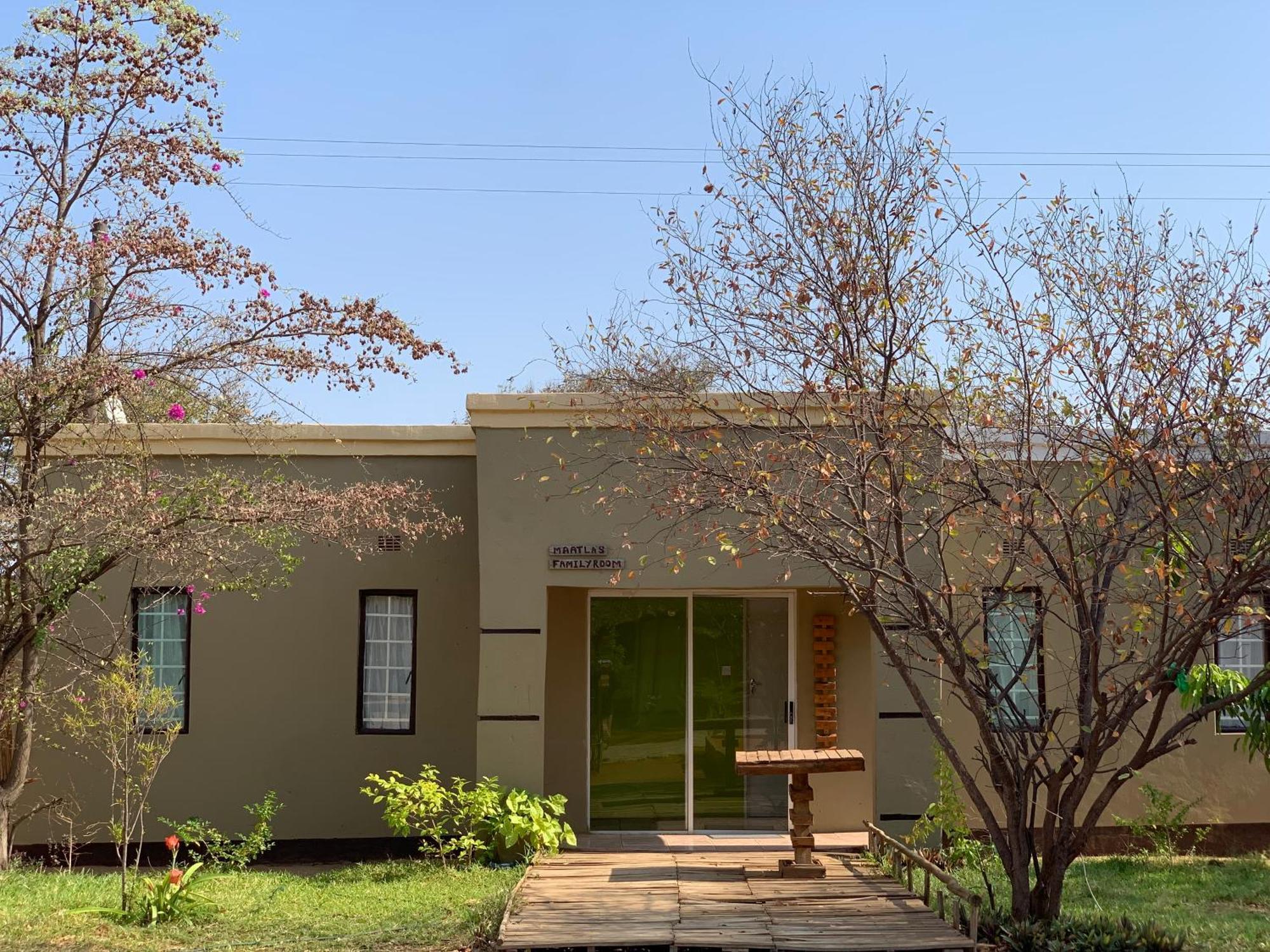 Jungle Breeze Home Stay Kasane Exterior foto