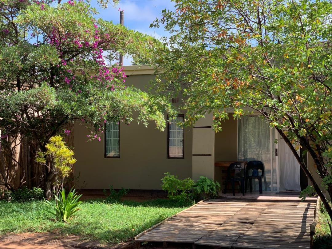 Jungle Breeze Home Stay Kasane Exterior foto
